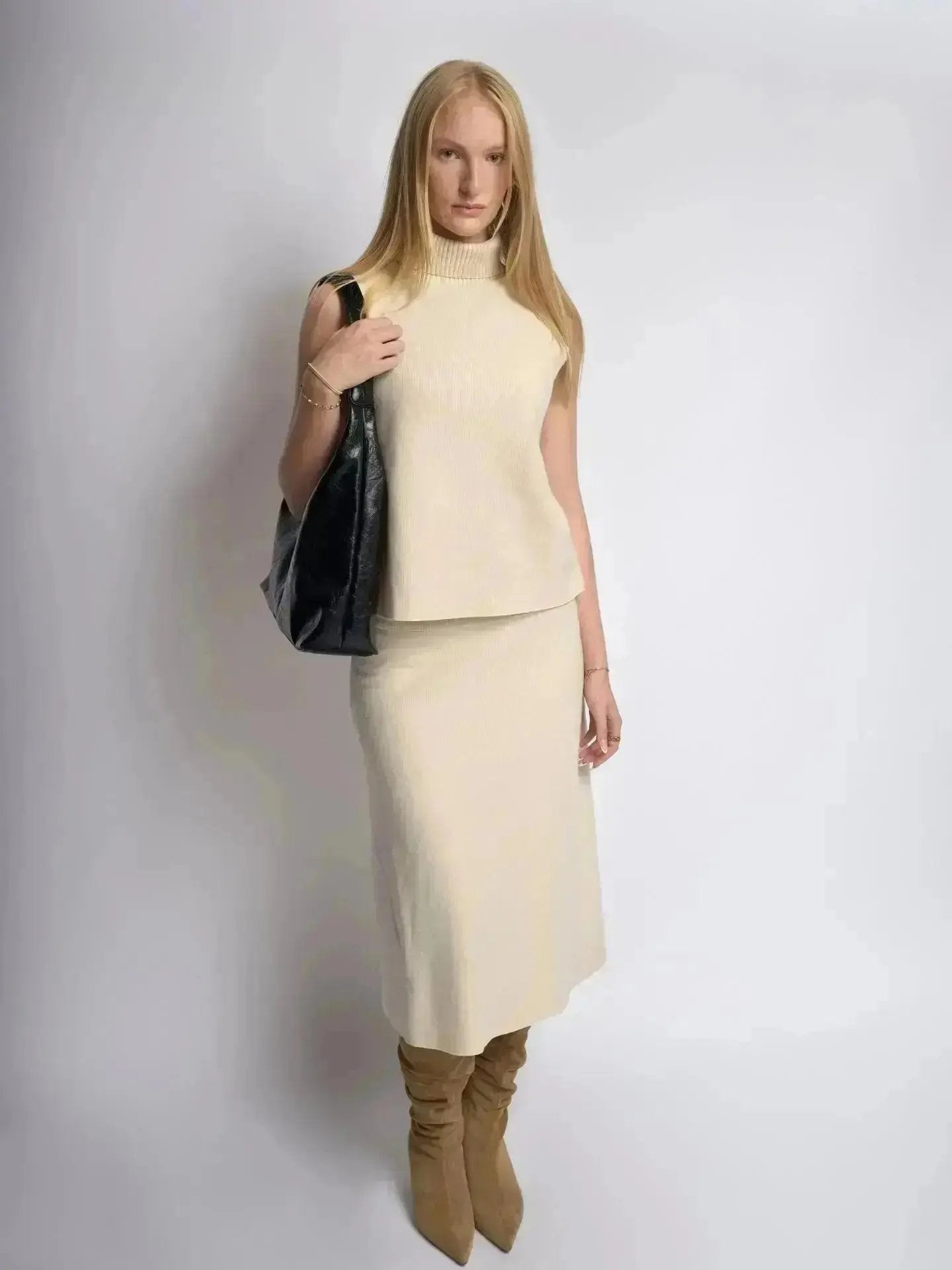 Scarlett Distressed Leather Tote Noirvere